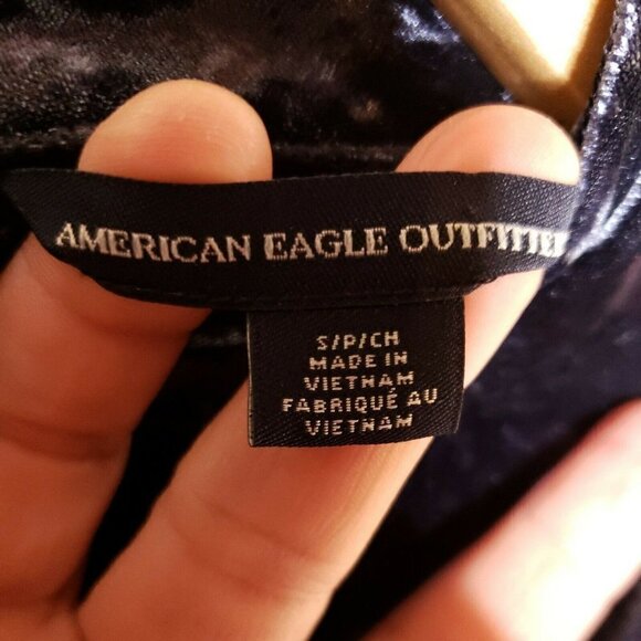American Eagle Women's Blue Velvet Cold Shoulder Halter Neck Top Small - Picture 6 of 8